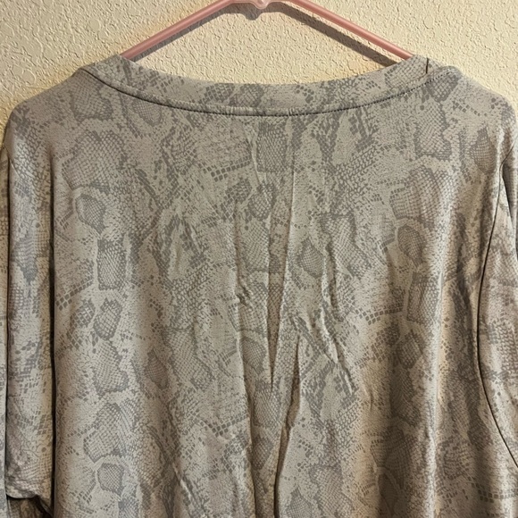 Nwt J. Jill Snakeskin Long Sleeve Shirt Size Medium - Picture 7 of 8